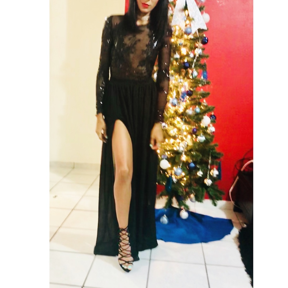 Sexy long dress with lace, used in excellent condition, size small.